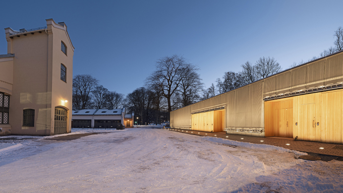 Logistikkbygget ligger i historiske omgivelser i Stallgården. Hans Fredrik Asbjørnsen / Statsbygg